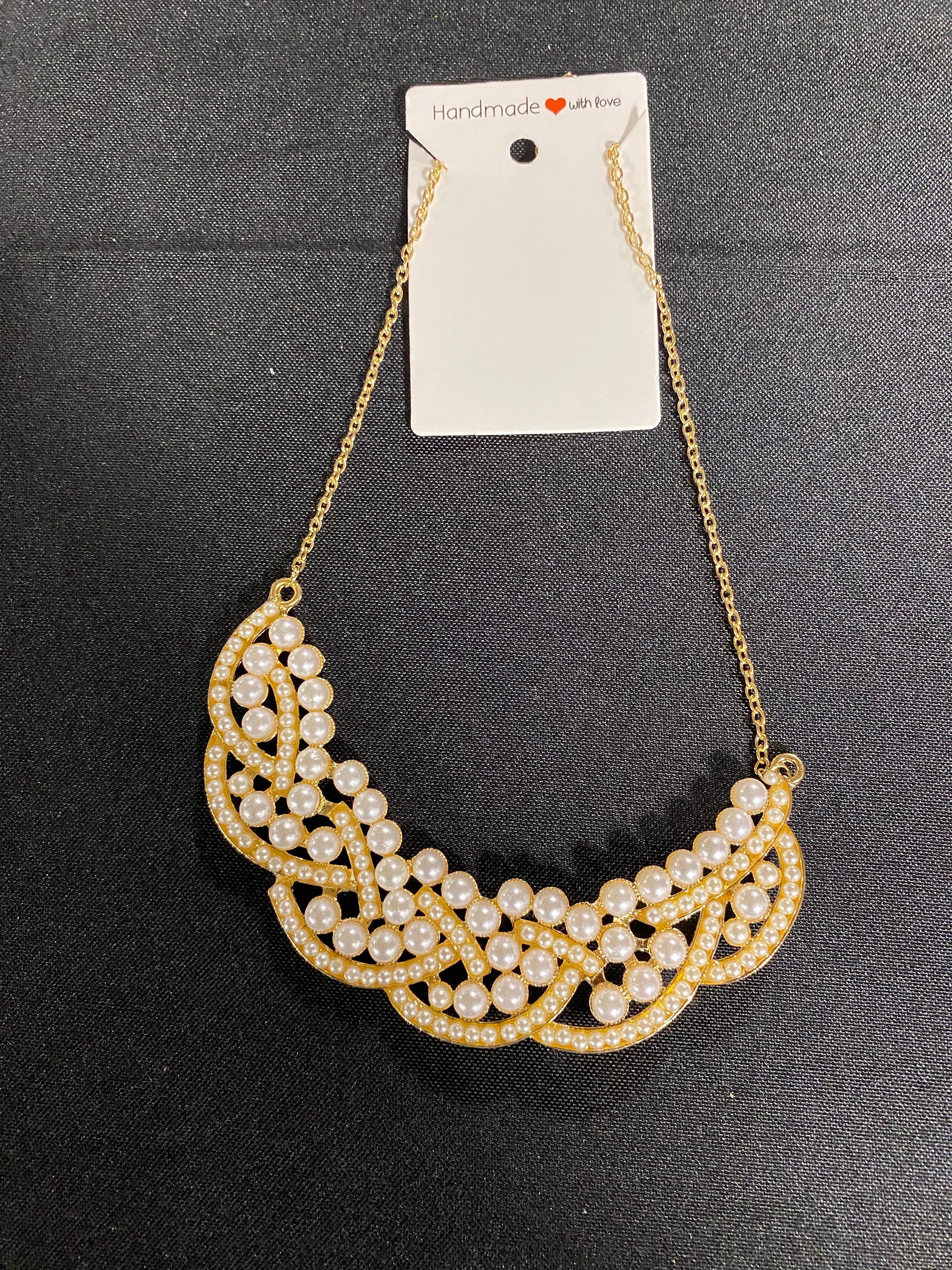 THE DIVA CLUSTERED PEARL NECKLACE