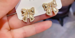 SMALL GOLD PEARL BOW EARRINGS