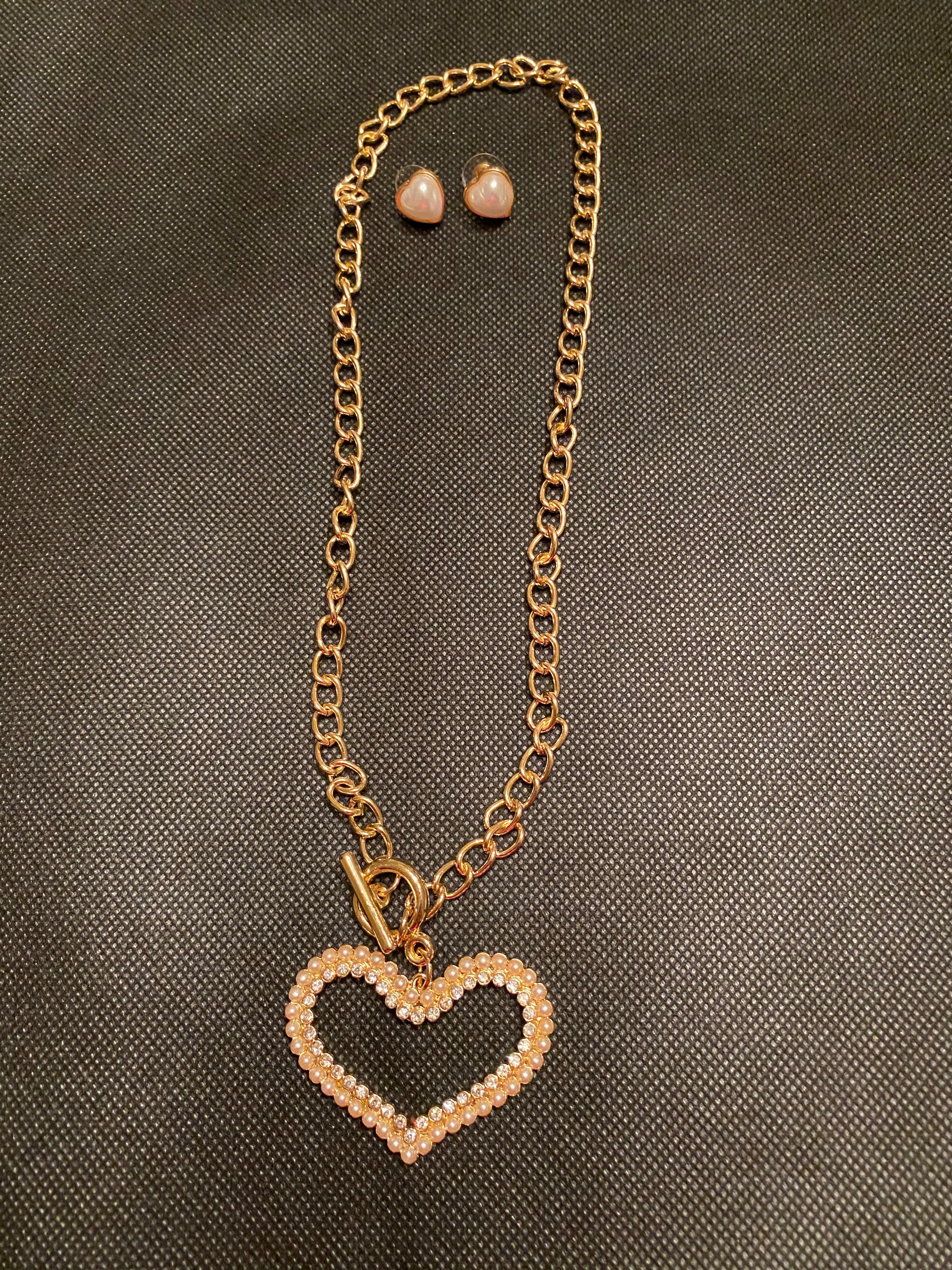 THE SOPHISTICATED DIVA PEARL HEART NECKLACE SET